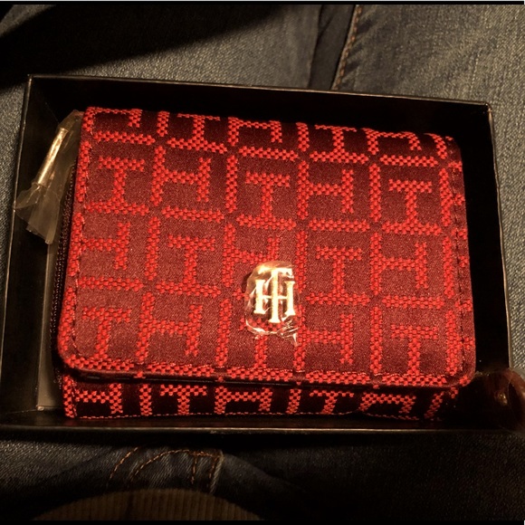 🇺🇸2/$20 Tommy Hilfiger wallet NWT
Or $20 individually - Picture 1 of 7